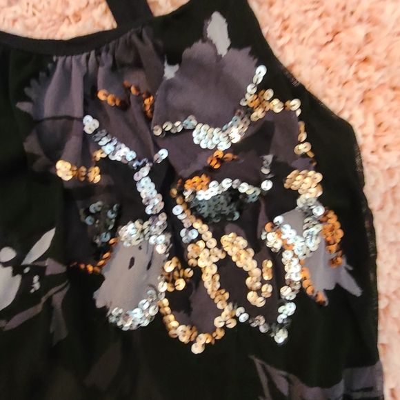 Beautiful Black Flowered Blouse by Express. - Picture 4 of 5